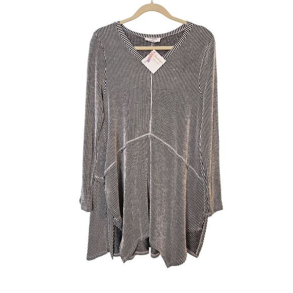 Zenana  black and white thin striped v neck tunic/top. Size L. NWT. - Picture 1 of 5